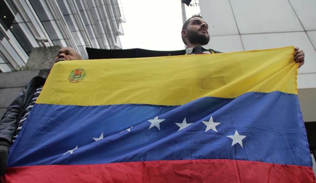 Venezolanos en el exterior: Listo acuerdo para flexibilizar la regla fiscal