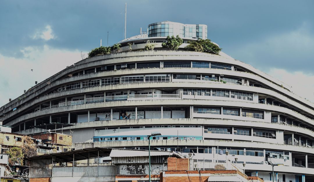 Crisis en Venezuela: Se reporta incendio en zonas adyacentes al Helicoide en Caracas