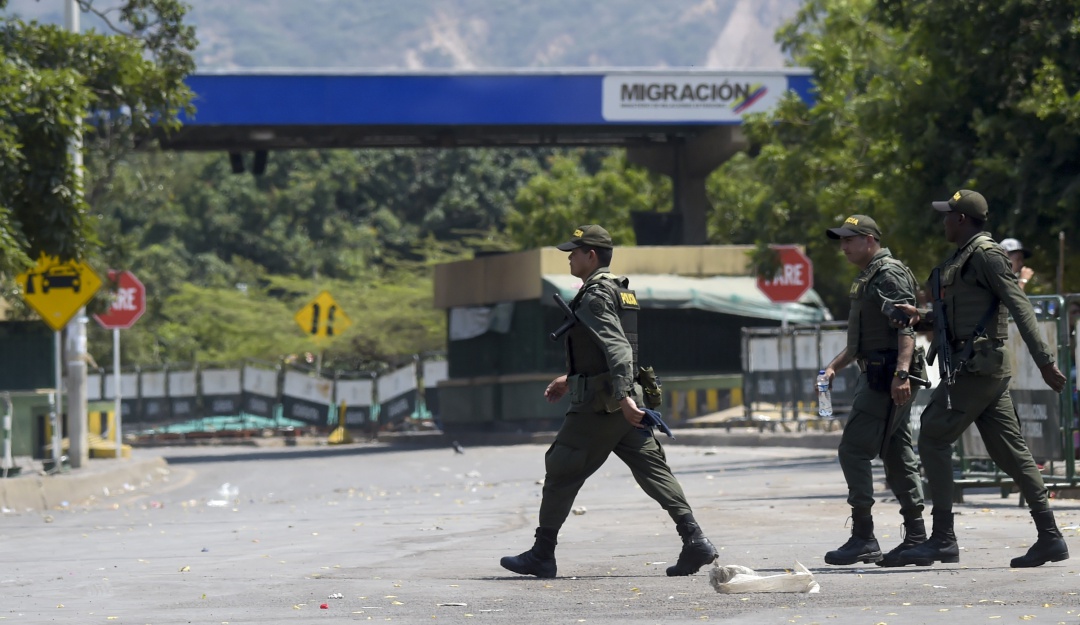 Caracas denuncia "agresión" de militares colombianos en la frontera