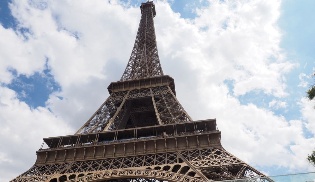 Torre Eiffel amenaza de bomba: Evacuada la Torre Eiffel por una posible amenaza de bomba