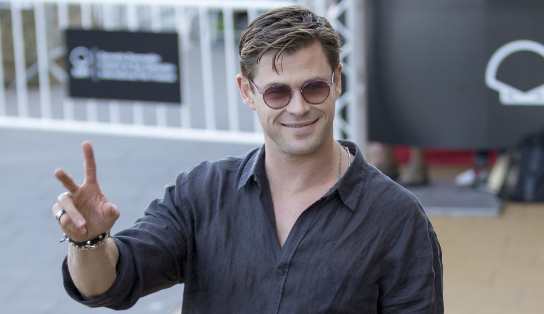 Chris Hemsworth lavando loza: Video: 'Thor' lavando loza como cualquier mortal