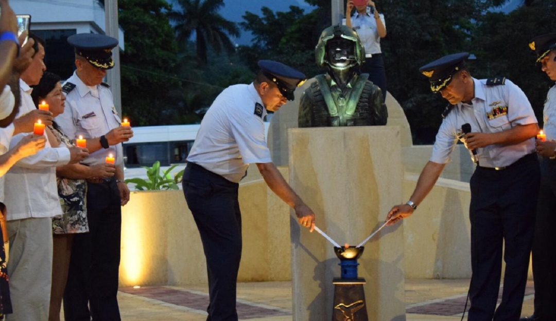 Homenaje a militares fallecidos: Fuerza Aérea rinde homenaje a héroes caídos