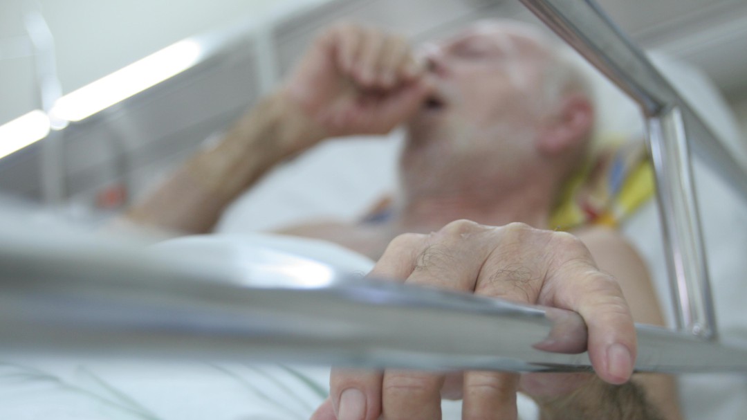 Pacientes trasplantados de riñón en riesgo por falta de atención médica