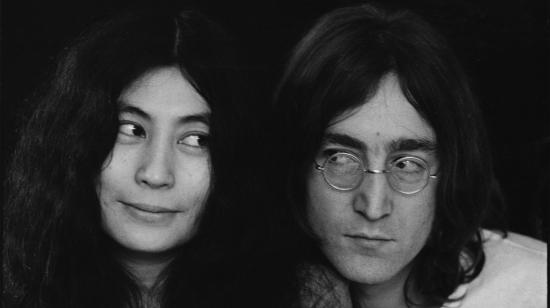 Reaparecen imágenes de John Lennon y Yoko Ono en la cama, 50 años después