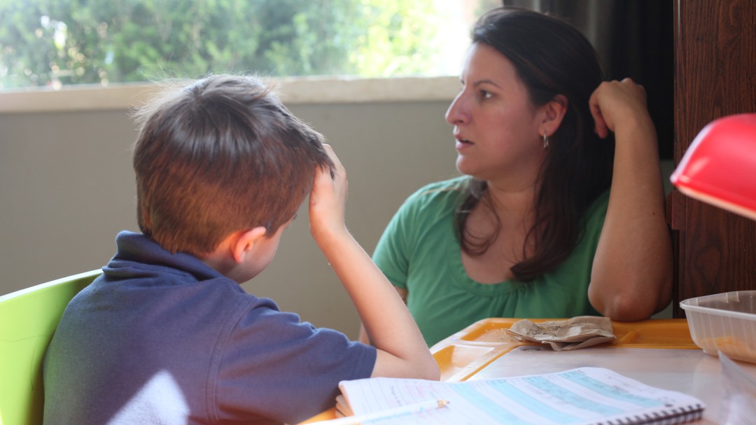 Colegios no pueden discriminar a niños hiperactivos