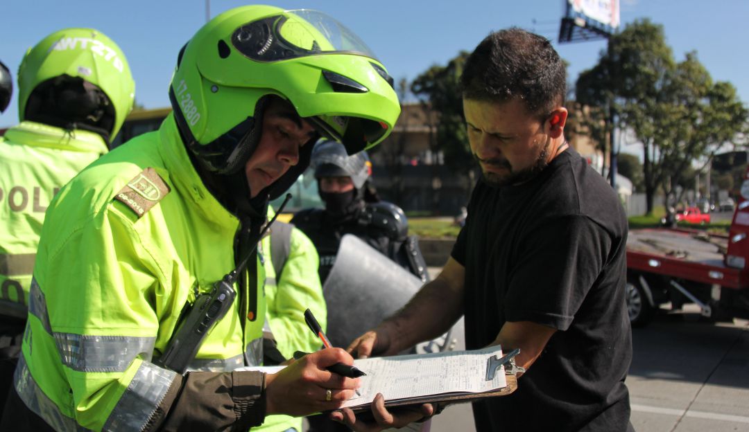 Noticias Bogotá: Descuentos para moroso de multa de tránsito: Con descuentos, más de 300.000 morosos de tránsito podrán ponerse al día