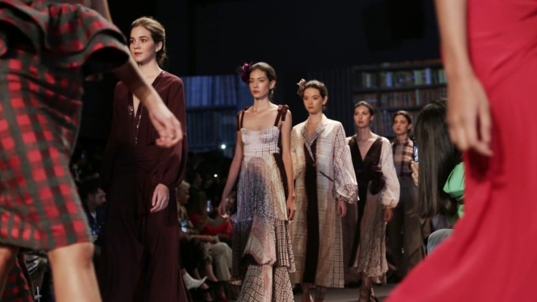 Silvia Tcherassi llena de "poesía" la pasarela del Bogotá Fashion Week