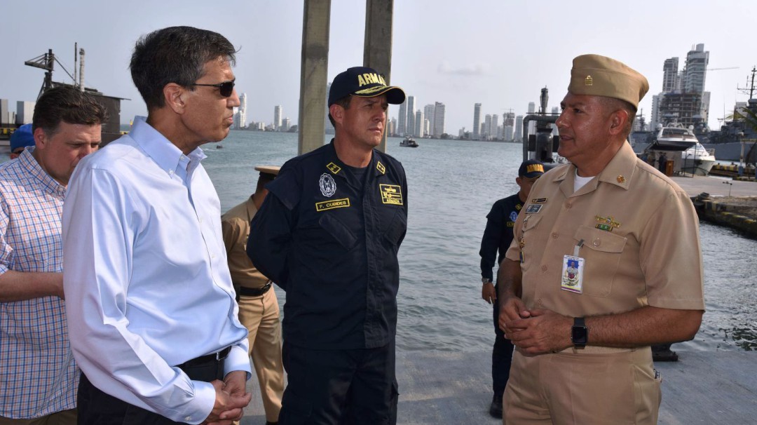 Director de la DEA visita la Armada en Cartagena