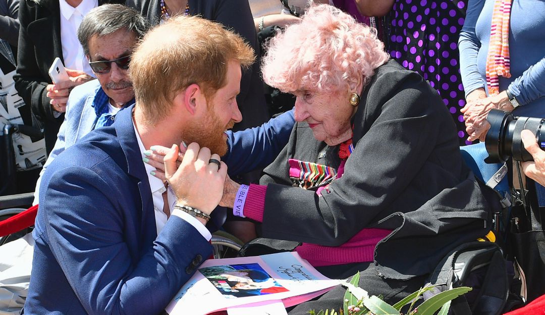 Daphne Dunne y el príncipe Harry.