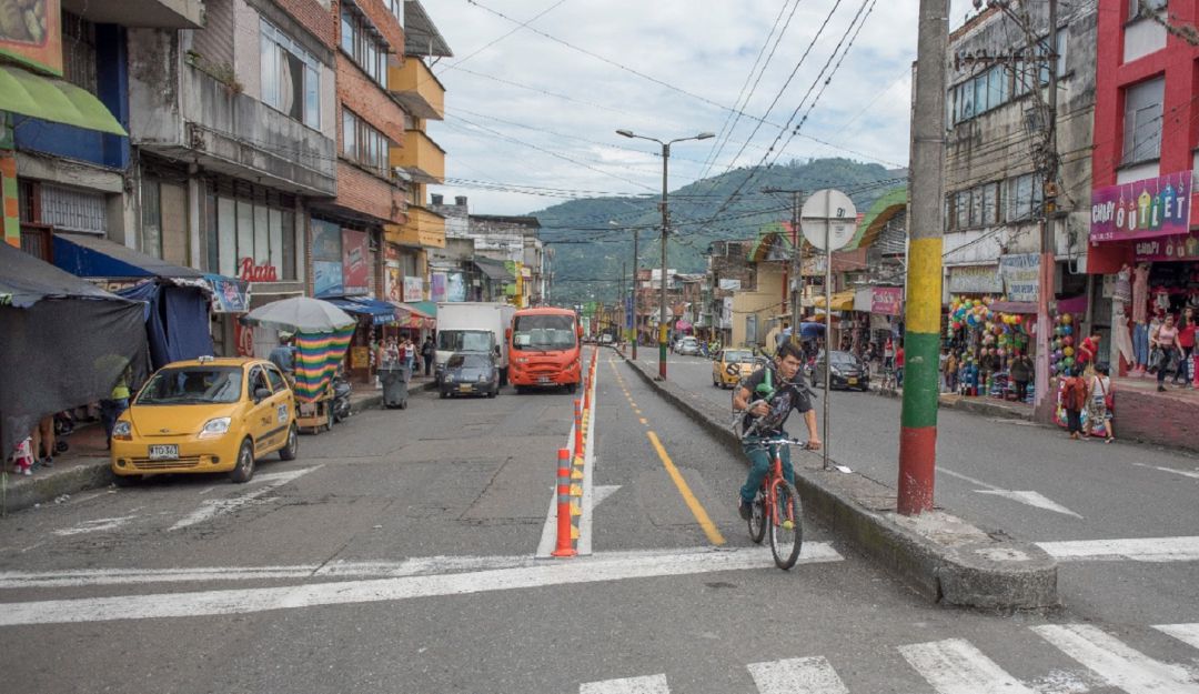 Vias en Ibagué: Gobierno de Ibagué defiende "bici-carril" de la carrera primera