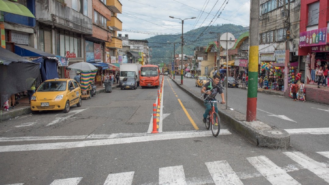 Gobierno de Ibagué defiende "bici-carril" de la carrera primera