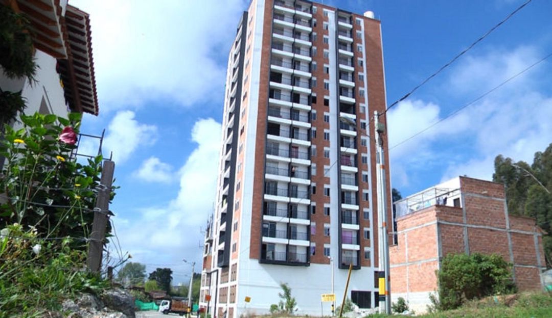Edificio Altos del Lago, Rionegro, denuncian a constructores: Constructores de Altos del Lago en Rionegro afrontan 3 demandas por estafa