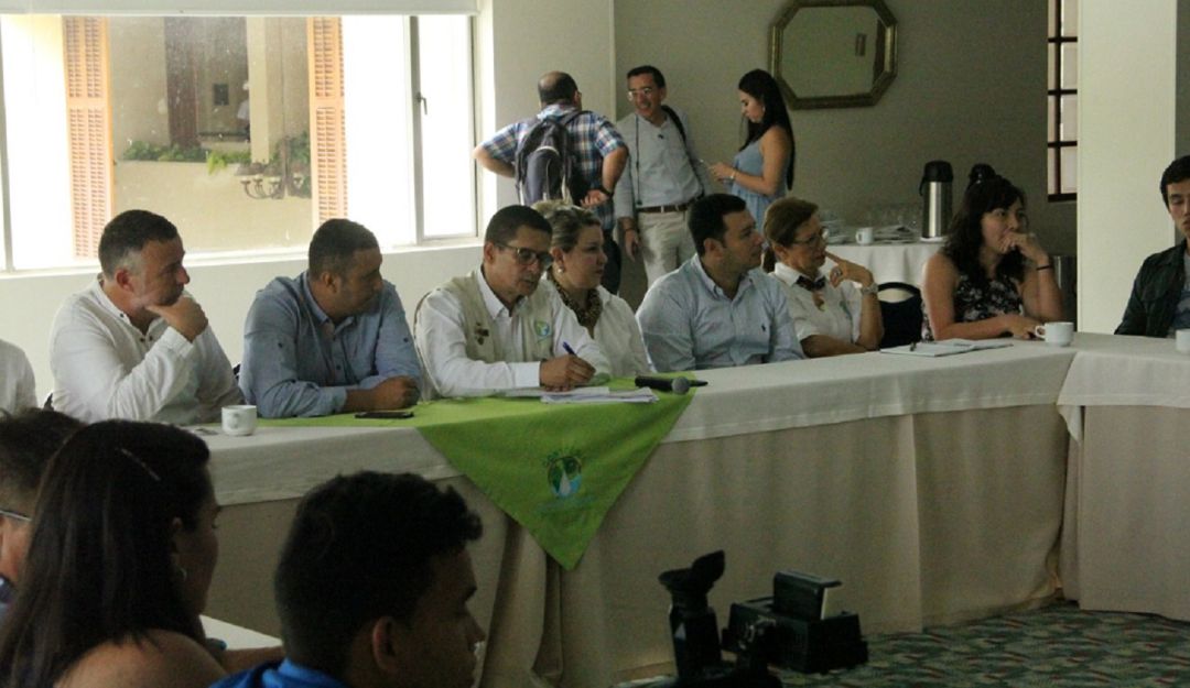 El grupo de profesionales socializaron el tema con los medios de comunicación.