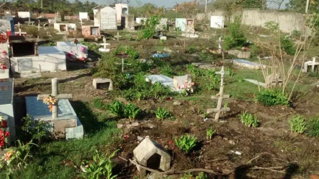 Rompen candados de cementerio en Barranquilla para sepultar a un familiar