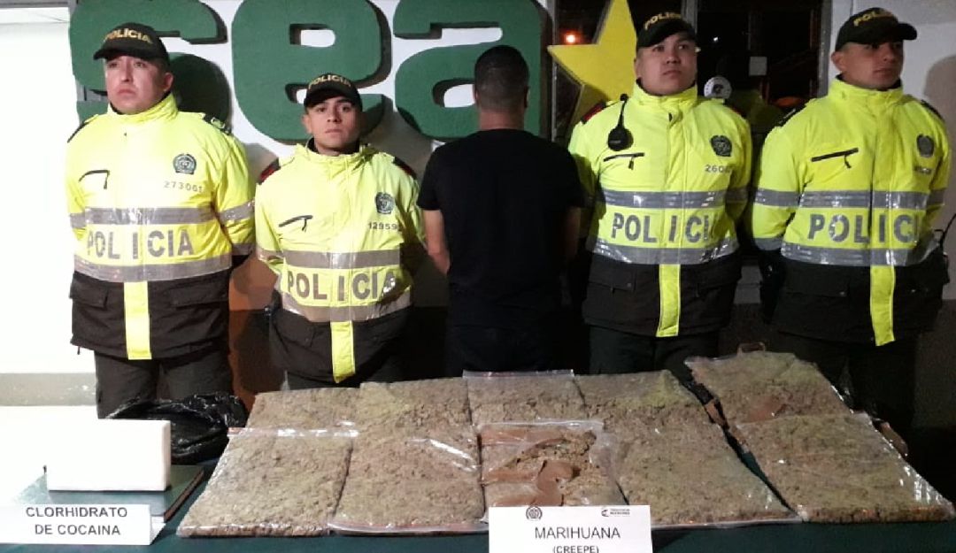 Capturan a un hombre transportaba droga: Llevaba la droga en su maleta