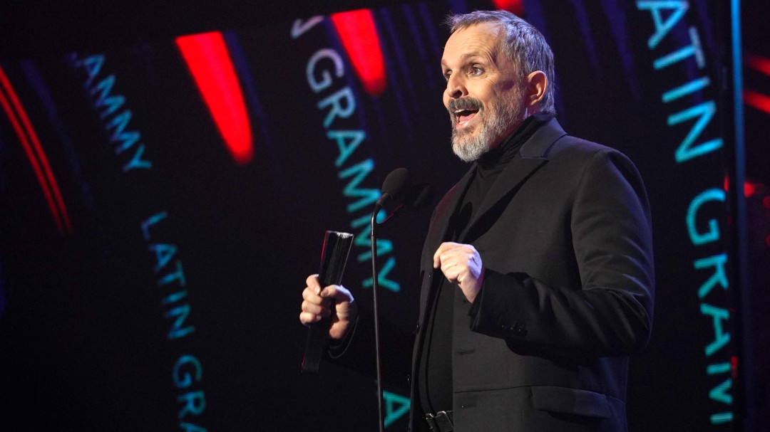 Esta serie de videos de Miguel Bosé roban la atención en redes sociales