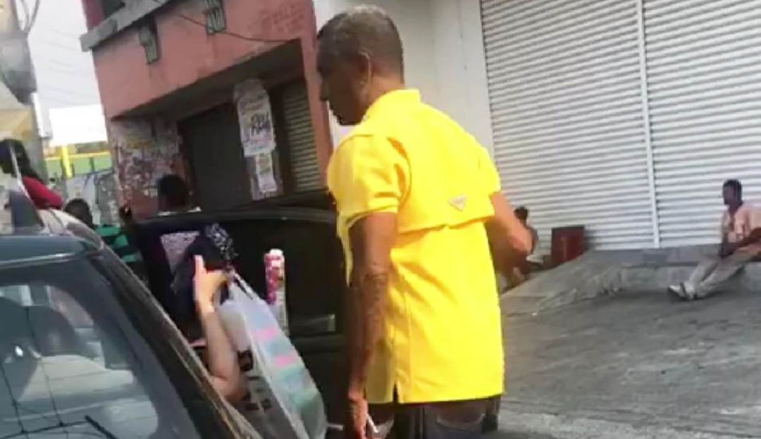 conductor borracho: Sorprenden conductor borracho en un vehículo no autorizado para pasajeros