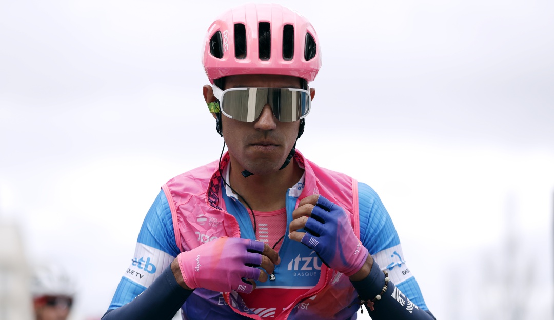 Vuelta al País Vasco: Schachmann gana la etapa y Daniel Martínez sufrió una caída