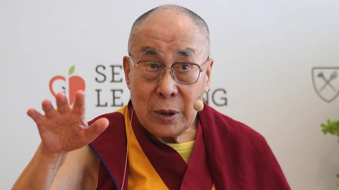 Mejora la salud de Dalái lama, hospitalizado por una infección respiratoria