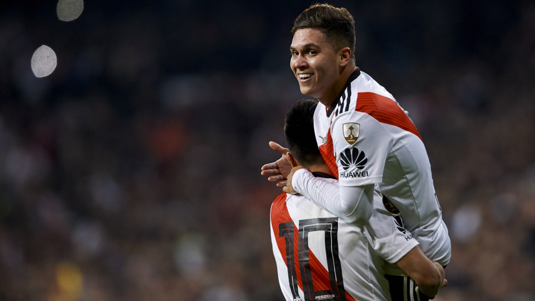 Hincha de River recrea el gol en pleno Tour al Bernabéu y es furor en redes
