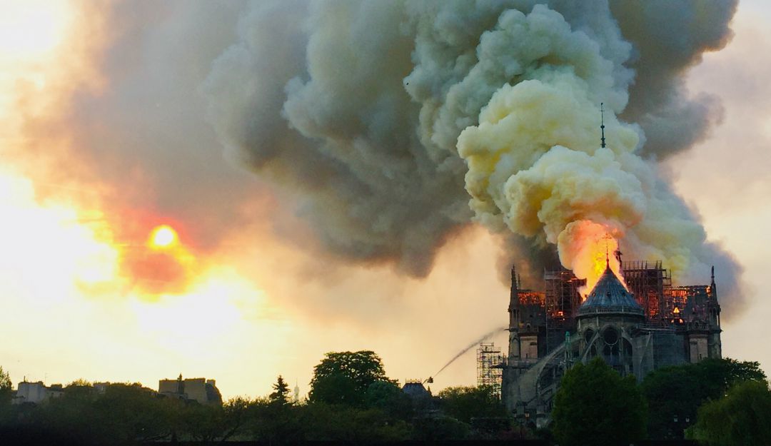 Catedral de Notre Dame: Incendio en la catedral de Notre Dame en París