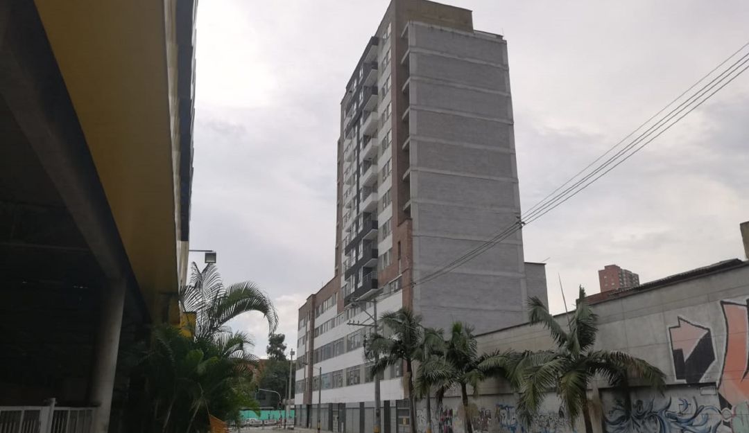 edificios enfermos en Antioquia, Demolición edificio en Antioquia, Edificio: Edificio Babilonia se inclinó 11 centímetros