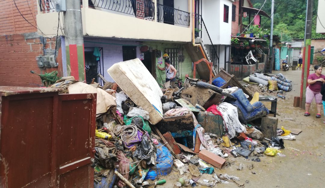 Fuerte lluvia en Caldas, Antioquia, damnificados, emergencia: Entrega ayudas a damnificados por fuertes lluvias en Caldas, Antioquia