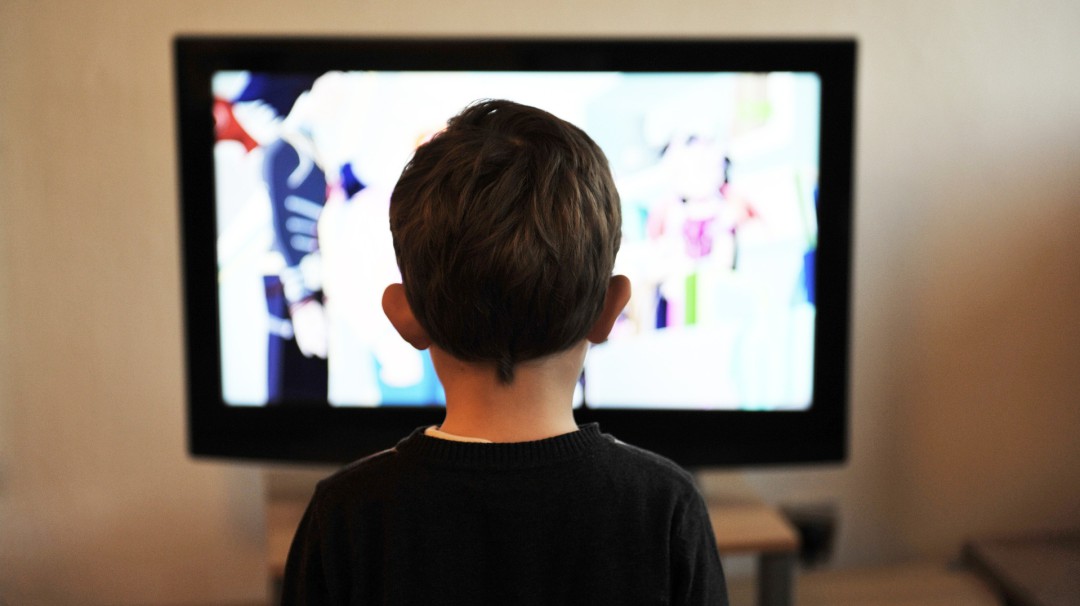 ¿Es la televisión generadora de violencia en los niños?