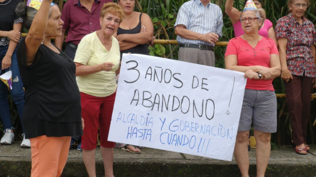 En Armenia, infeliz cumpleaños para un puente que lleva tres años dañado