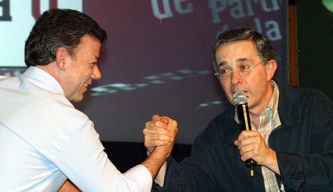 Wikileaks: Santos promovía tercer mandato de Uribe pero se posicionaba como sucesor