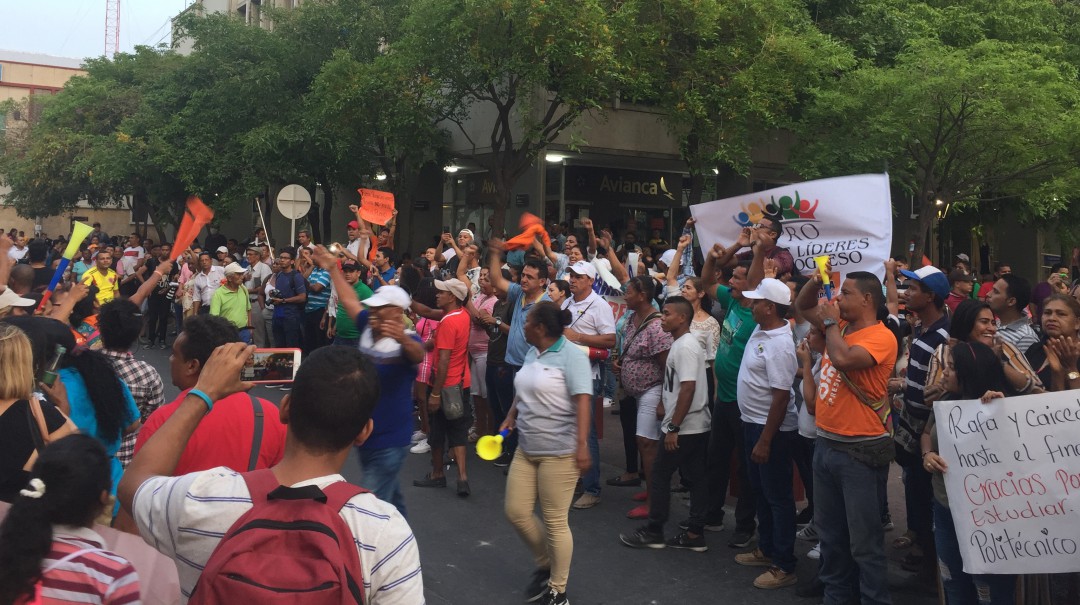 Tensión en Santa Marta por protesta frente a la Alcaldía