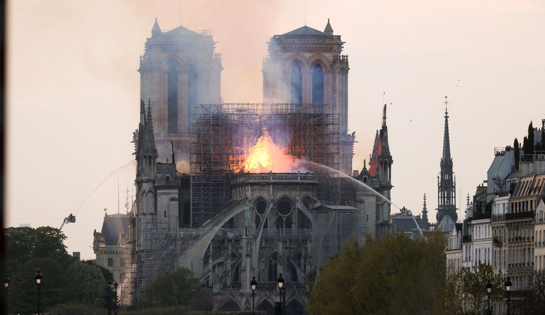 Colombianos exhiben sus templos tras incendio en Notre Dame