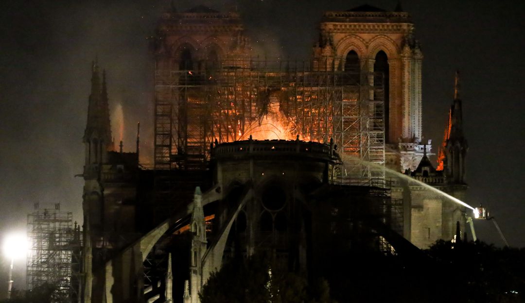 Incendio catedral Notre Dame: YouTube asocia por error a Notre Dame con el atentado del 11 de septiembre