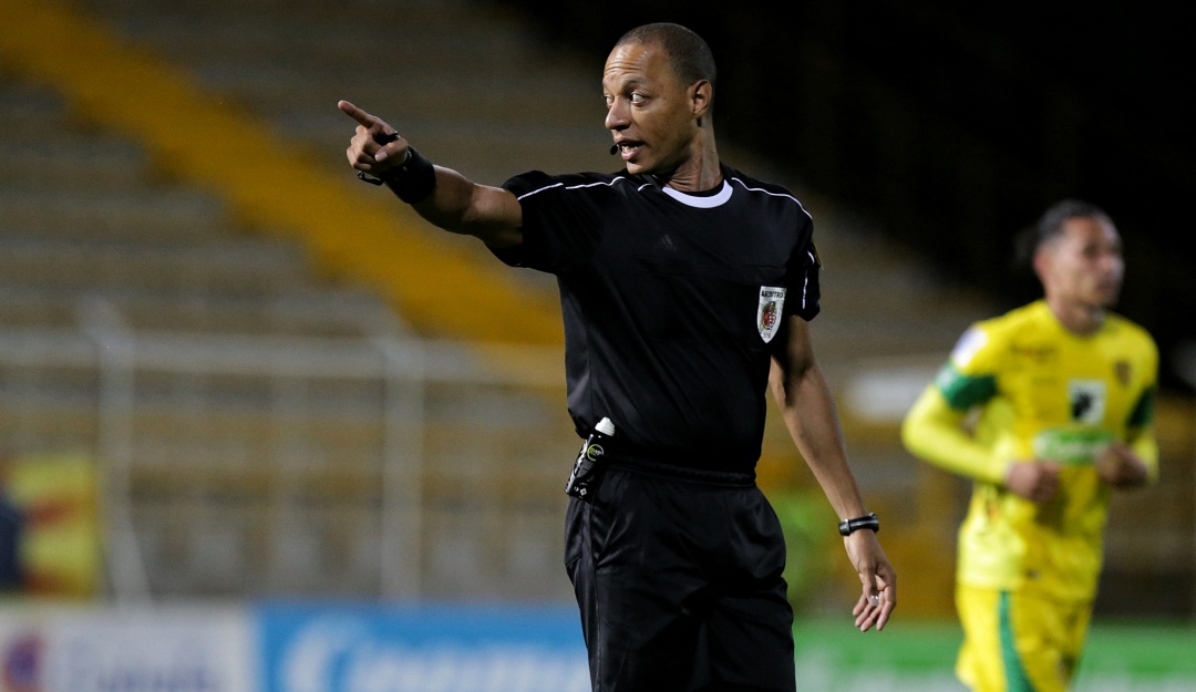 Renuncia Arbitro Ararat: Nolberto Ararat renunció al arbitraje en el fútbol colombiano