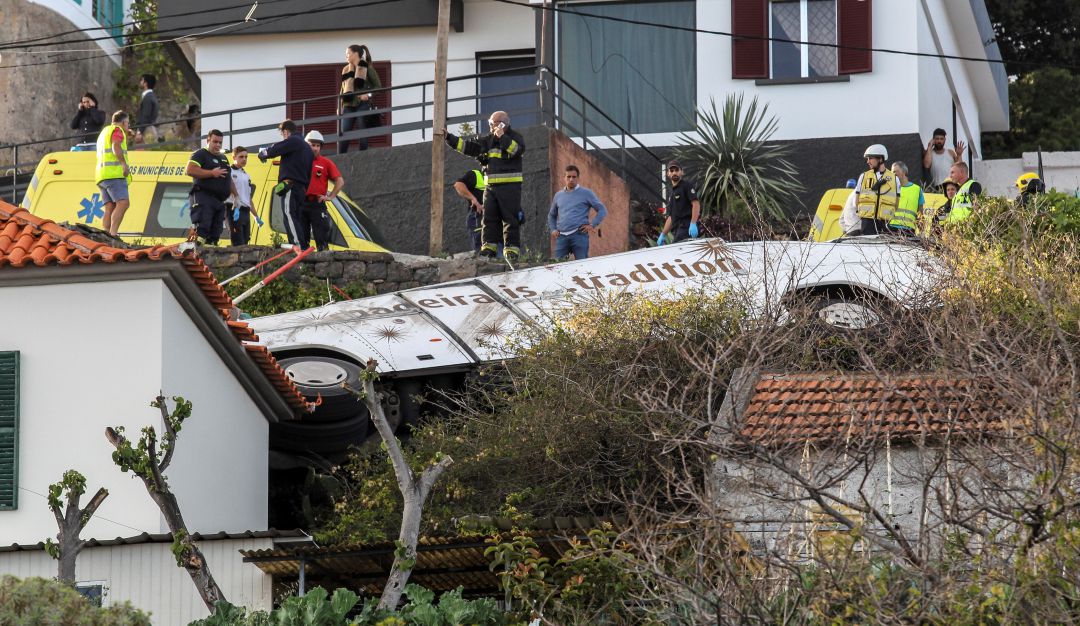 Accidentes de tráfico: Al menos 28 muertos en un accidente de un autobús turístico en Portugal