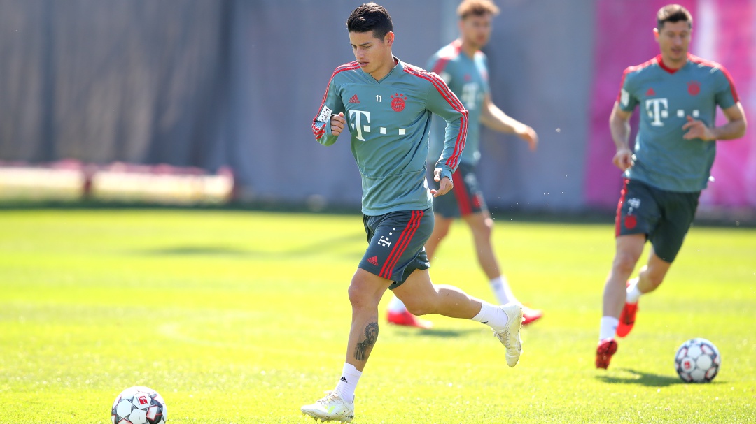 James, nueva molestia muscular y es duda para el sábado
