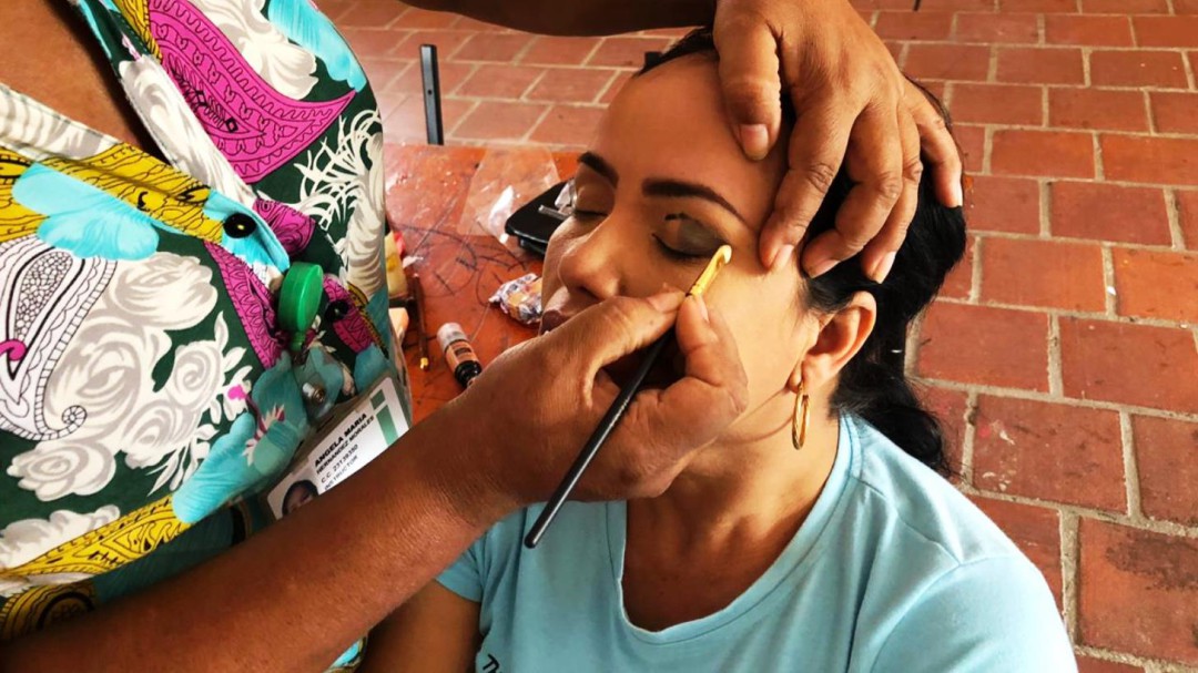 PES certificó a 35 mujeres de Colombiatón en técnicas de belleza