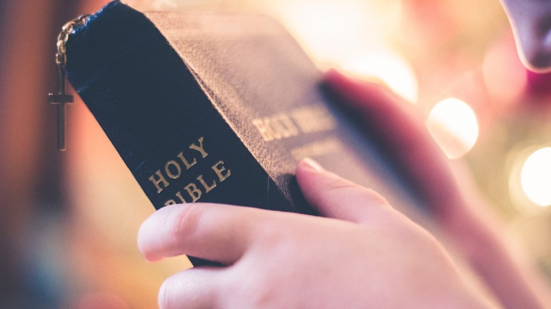 Ubican una narco-biblia en el aeropuerto El Dorado