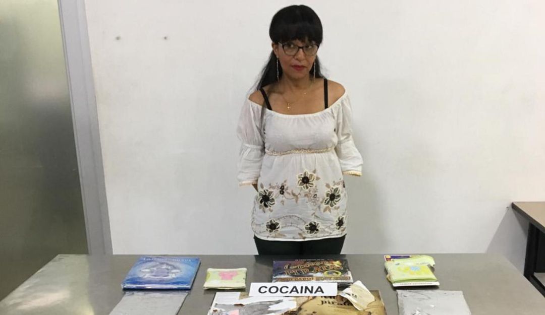 Libros infantiles con coca: Libros infantiles cargados con coca fueron detectados en Cartagena