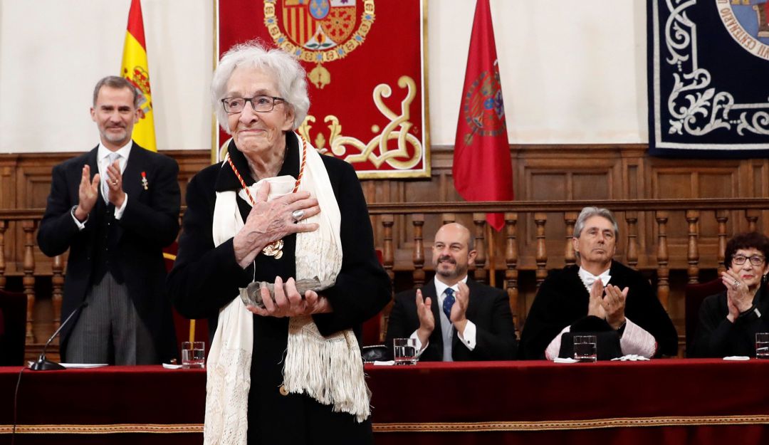 Además, Ida Vitale derrocha energía en apertura de la lectura continuada del Quijote.