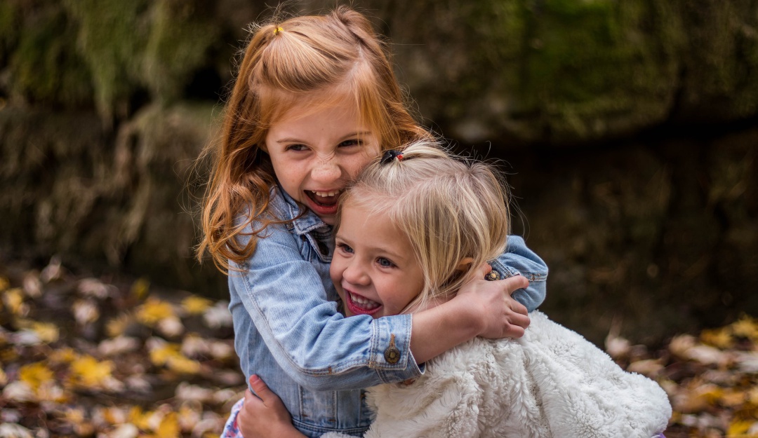 Seguridad menores de edad Internet: ¡Cuidado! ¿Es de los que publica fotos de sus hijos con poca ropa?