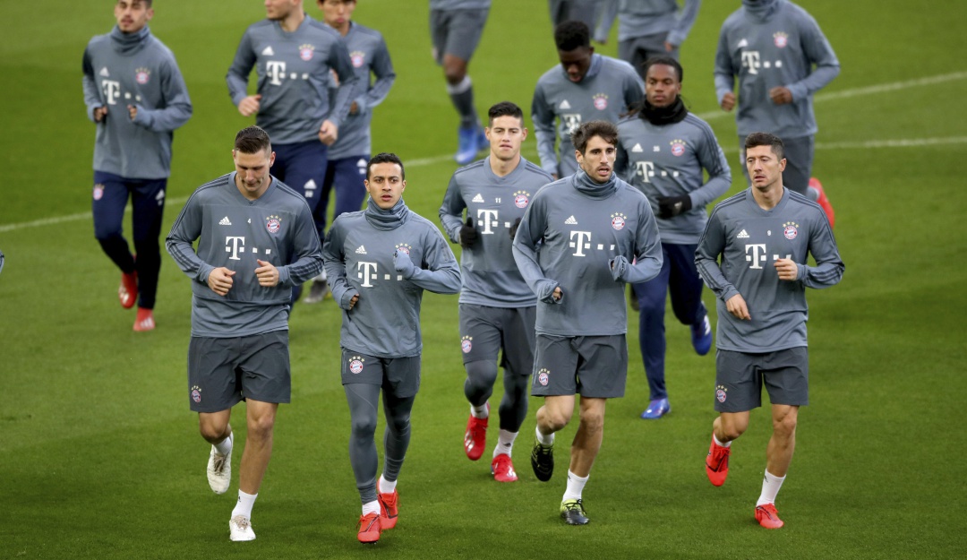 James Rodríguez Bayern Múnich golpe: James terminó la práctica del Bayern con un fuerte golpe