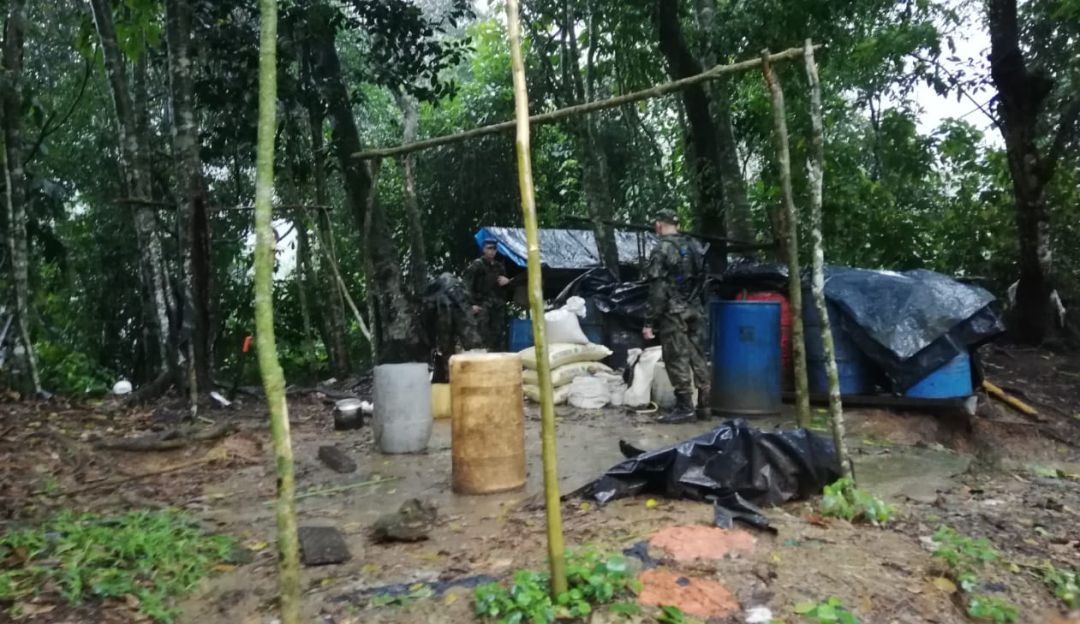 laboratorios de coca en Antioquia, Cuarta Brigada del Ejército, pasta base: En Sonsón, hallan y destruyen dos laboratorios de coca