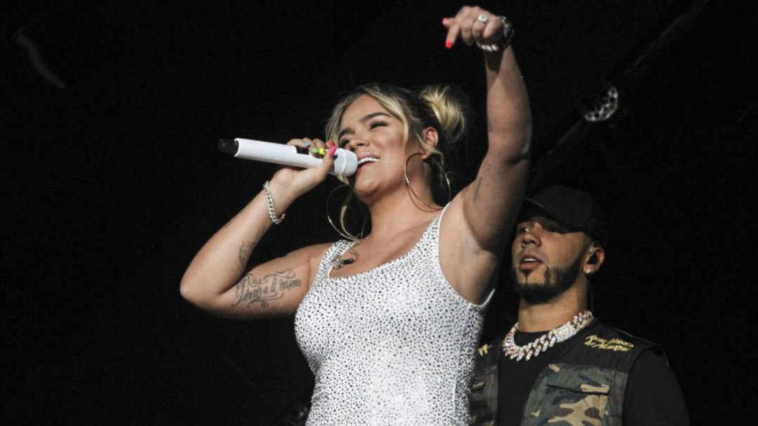 ¡Bajo el agua! Así bailaron Anuel AA y Karol G en los Billboard