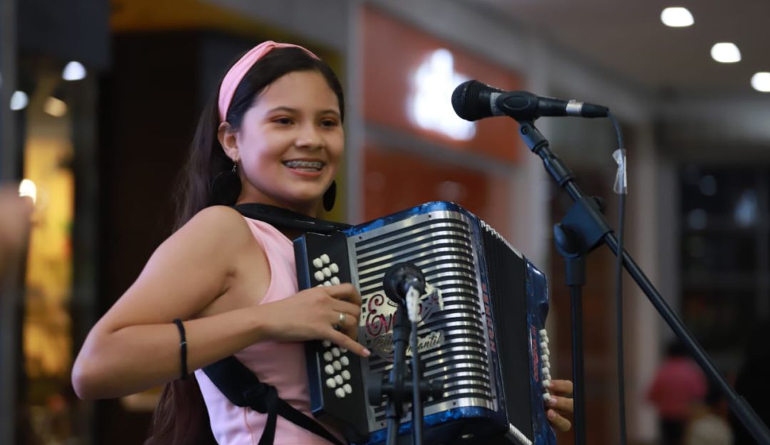 Vallenato: Ocho acordeoneras menores siguen en competencia en Valledupar