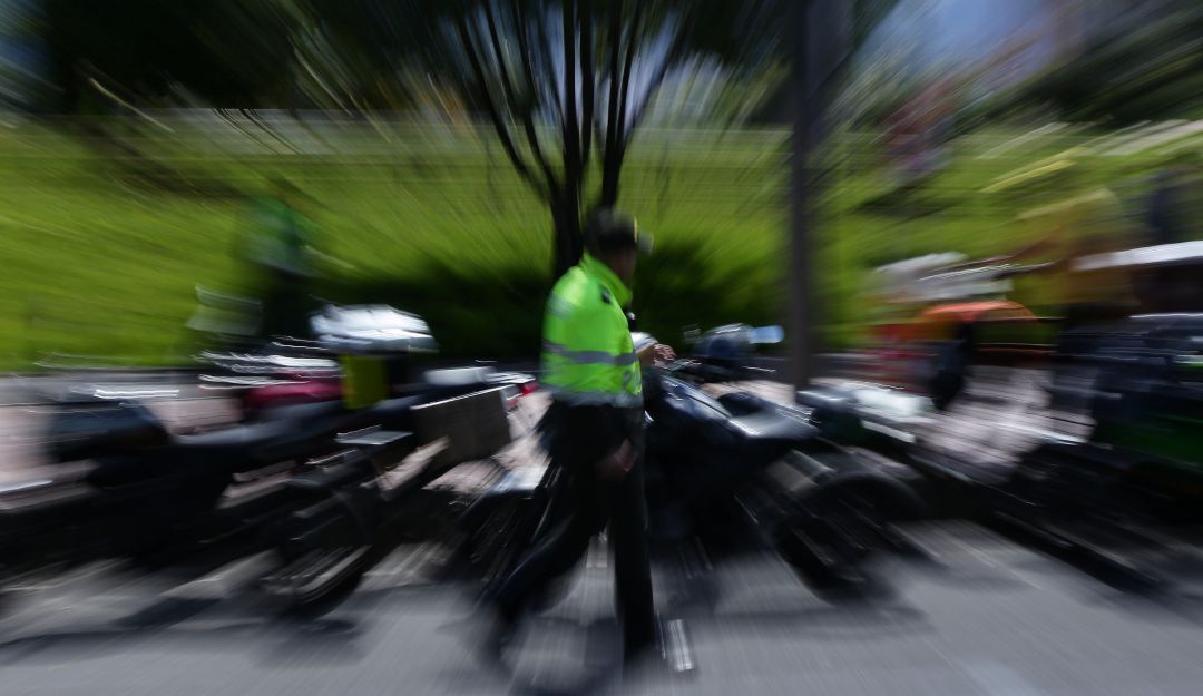 Policías disparan a conductor de Uber: Policías dispararon a conductor de Uber que quiso escapar en un retén