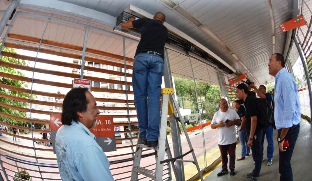 Transcaribe: Mantenimiento en puertas de estaciones de Transcaribe es constante