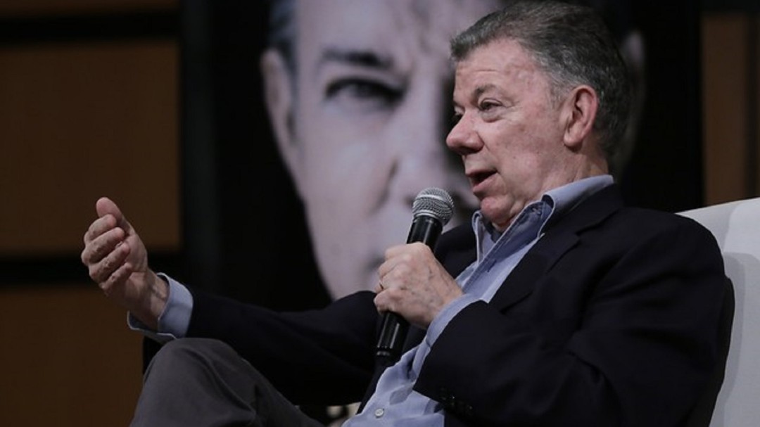 Santos pide a Duque que firme ley de Justicia de Paz tras revés en Senado