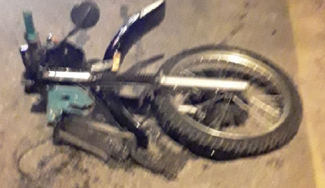 ACCIDENTE CHOQUE MOTO TAXI PARTIDA EN DOS HERIDOS ADOLESCENTES: Violento choque de motocicleta