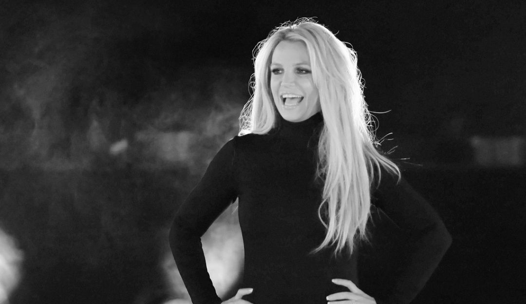 Britney Spears realizando yoga: Britney Spears sorprende a todos a la hora de hacer yoga